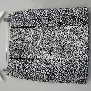 Ann Taylor size 6 skirt. Printed jackguar.